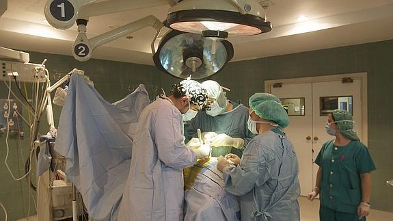 Recuperación más rápida con la implantación infrapúbica de prótesis de pene