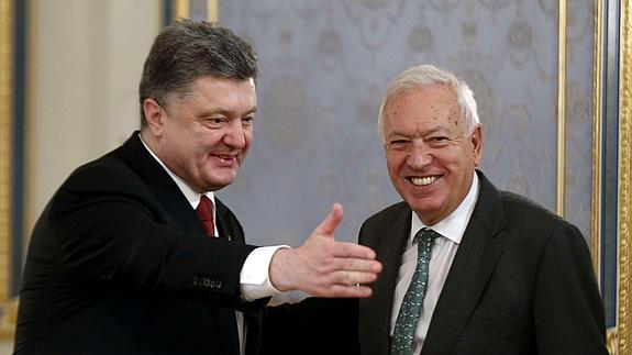 El presidente de Ucrania, Petró Poroshenko, con Margallo.