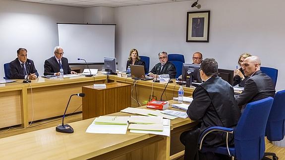 Tebas (i), y  Rubiales (2d), durante la vista en la Audiencia Nacional. 