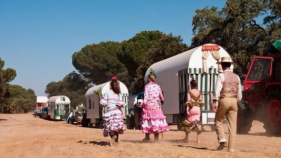 El Rocío discurre por caminos de tierra.