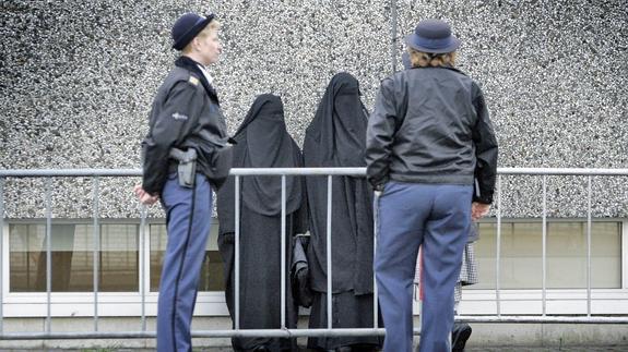 Dos mujeres con burka en Ámsterdam. 