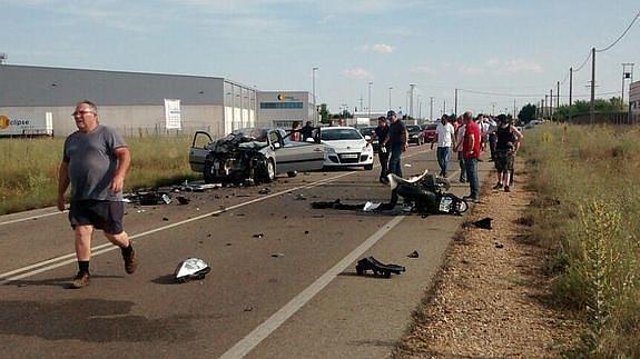 Fallecen cuatro personas en el choque entre un turismo y una moto en Valladolid