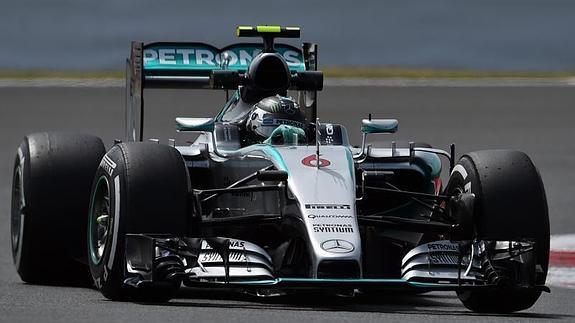 Nico Rosberg rodando en Silverstone. 