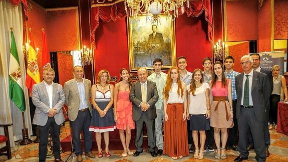 El alcalde de Granada: «Las mujeres, cuanto más desnudas, más elegantes»