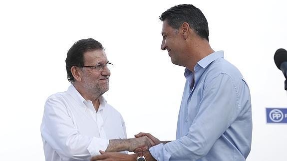 Mariano Rajoy saluda a Xavier García Albiol.