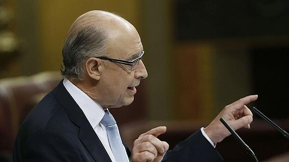 Cristóbal Montoro defiende los Presupuestos ante el Congreso.
