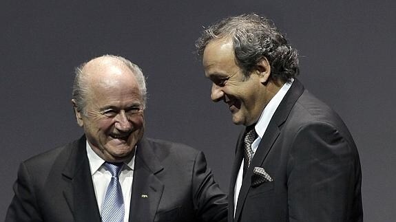Joseph Blatter y Michel Platini en el 62 Congreso de la FIFA celebrado en Budapest en 2012.