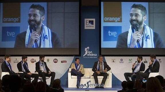 Imagen de los jugadores durante la presentación. 