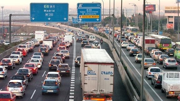 Atasco en la A-1 (Madrid-Burgos), en sentido entrada a Madrid, provocado por un accidente.