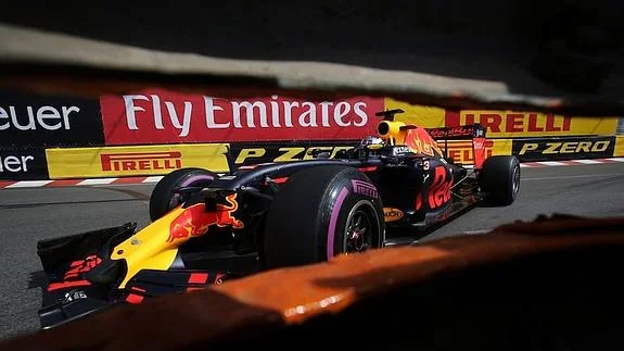 Ricciardo pilota en Mónaco. 