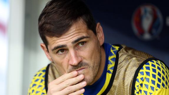 Iker Casillas, en el banquilo ante Italia. 