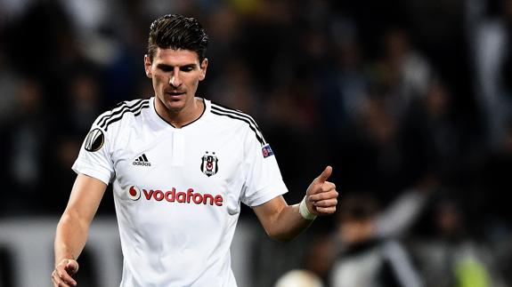 Mario Gómez, en un partido con el Besiktas. 
