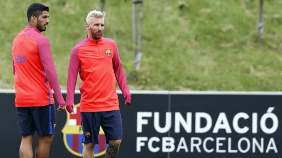 Messi (d), en el primer entrenamiento del Barcelona. 