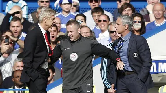 Wenger y Mourinho, técnicos del Arsenal y el United, respectivamente. 