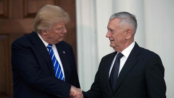 Donald Trump y James Mattis, su secretario de Defensa.