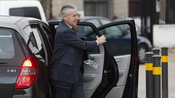 El expresidente de Caja Madrid Miguel Blesa a su llegada a la sede de la Audiencia Nacional de San Fernando de Henares.