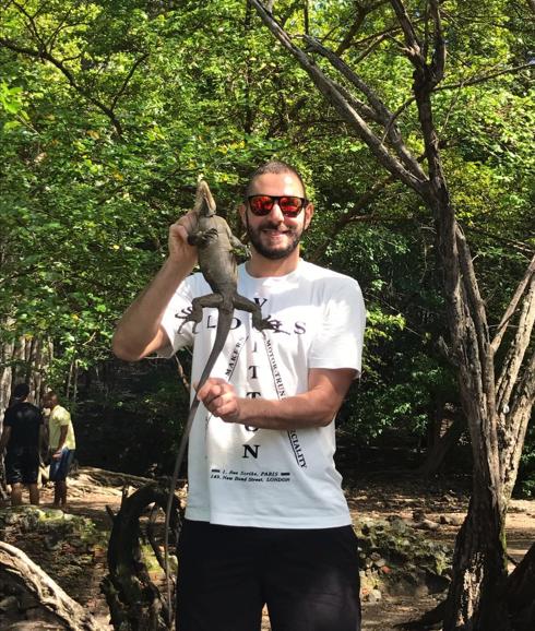 Karim Benzema, con la iguana de Martinica. 