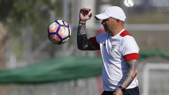 Jorge Sampaoli, durante un entrenamiento con el Sevilla. 