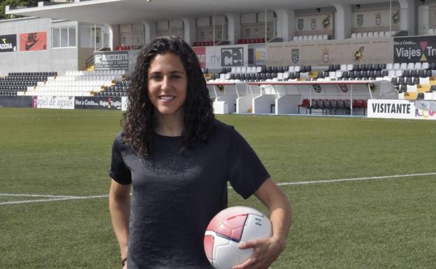 Vero Boquete, en un estadio de fútbol. 