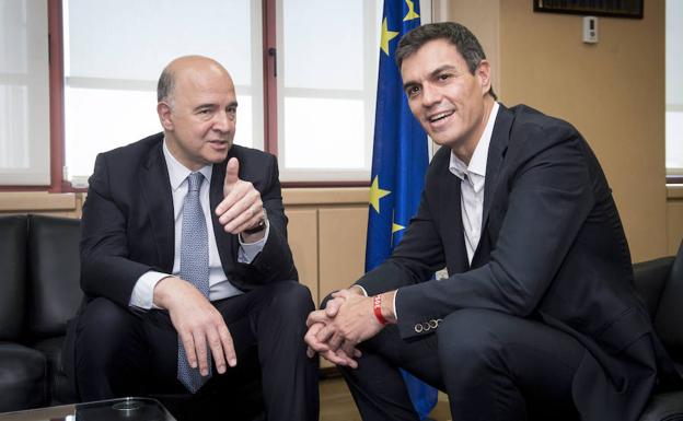 Pedro Sánchez reunido con Pierre Moscovici.