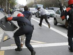 Dos detenidos en los incidentes en Donostia entre seguidores de la izquierda abertzale y Falange