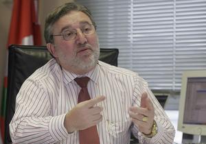 Antton Zubiaurre en el despacho de Vitoria que ocupaba en una imagen tomada en 2005. /Txabarri