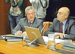 Investigación. Varela, director de la Ertzaintza; el viceconsejero Buen y el consejero de Interior Ares, en su comparecencia de ayer en comisión parlamentaria. ::                             IGOR AIZPURU