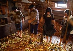 Sidra a ritmo de kirikoketa en el lagar