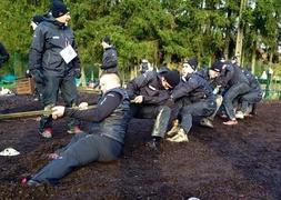 Haimar Zubeldia, en tercera posición, en una prueba de soka-tira. ::                             TREK