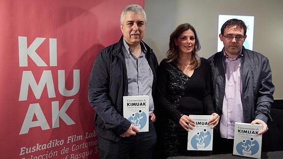 Txema Muñoz, Ainhoa Fernández de Arroyabe e Iñaki Lazkano han presentado el libro. 