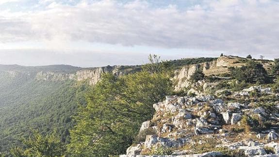 Vista de la cumbre de la sierra de Arkamo.