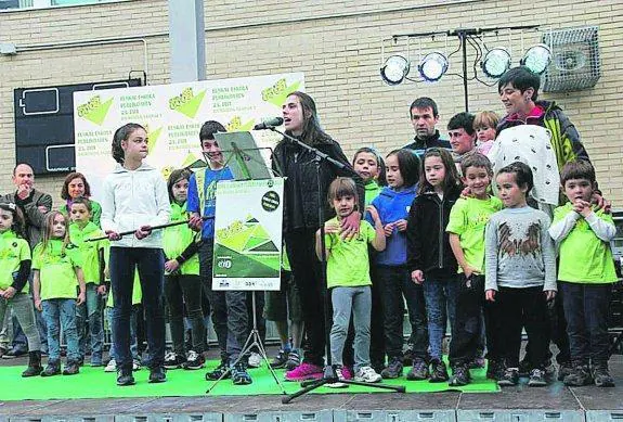 Relevo. La Herri Eskola cogió en Balmaseda el testigo de la Fiesta de la Escuela Pública Vasca.