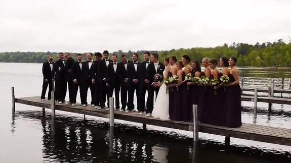 Una hora antes de la boda, les ocurre esto
