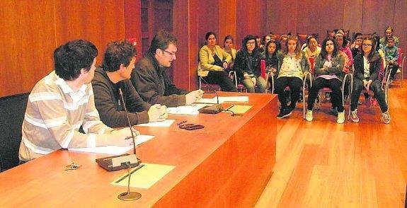 Detalle del pleno extraordinario en torno a los hábitos alimenticios celebrado ayer. 