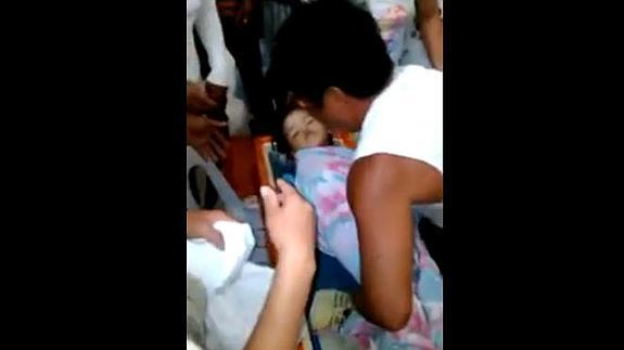 Una niña de 3 años resucita durante su funeral