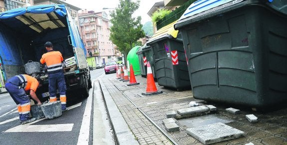 La eliminación de los contenedores soterrados, como aquí en el barrio Alliri, ha sido uno de los pasos previos al nuevo sistema.