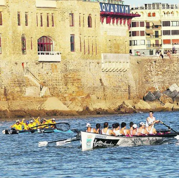 Donostiarra puede con la canoa hawaiana