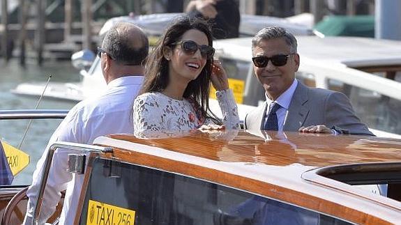 Clooney ha llegado en barca a la ceremonia 