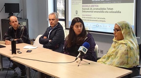 Gari Berasaluze, Xabier Euzkitze, Ane Eizmendi y la saharaui vecina de Zarautz Akila Sedek. 