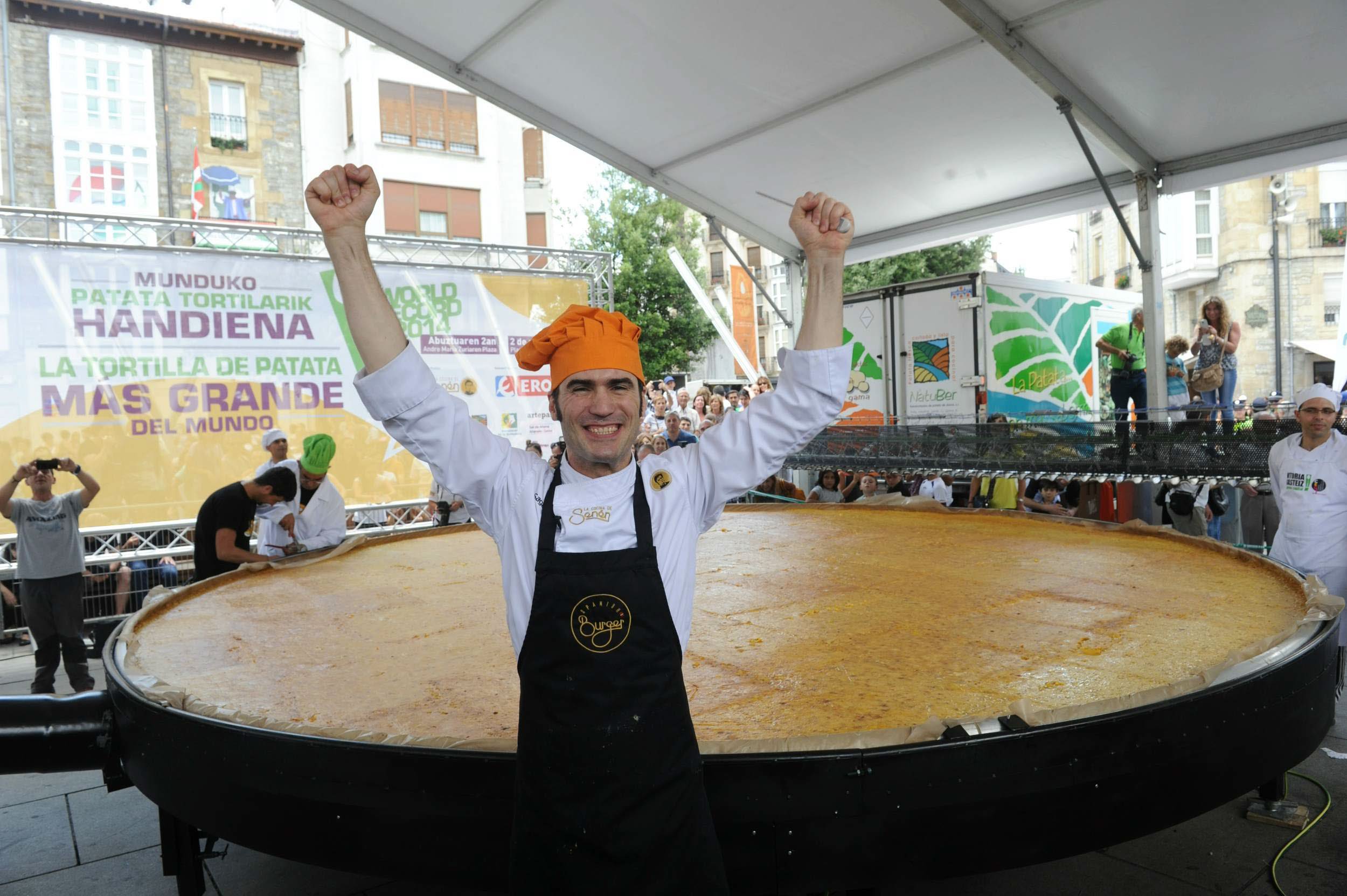La tortilla gigante de Vitoria no fue de récord Guinness El Diario Vasco
