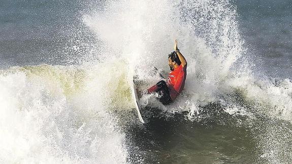 Aritz Aranburu se juega su continuidad en el World Tour de Pipeline.
