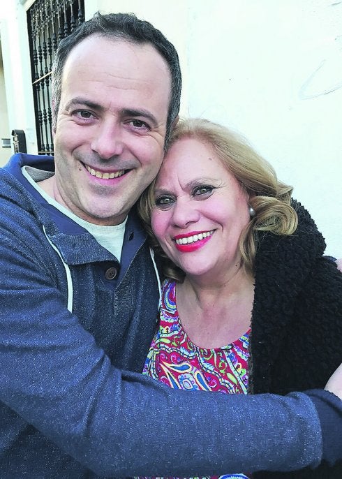 Iker Galartza, Sevillan Carmina Barriosekin, hau ere 'Allí abajo' telesaileko aktorea.