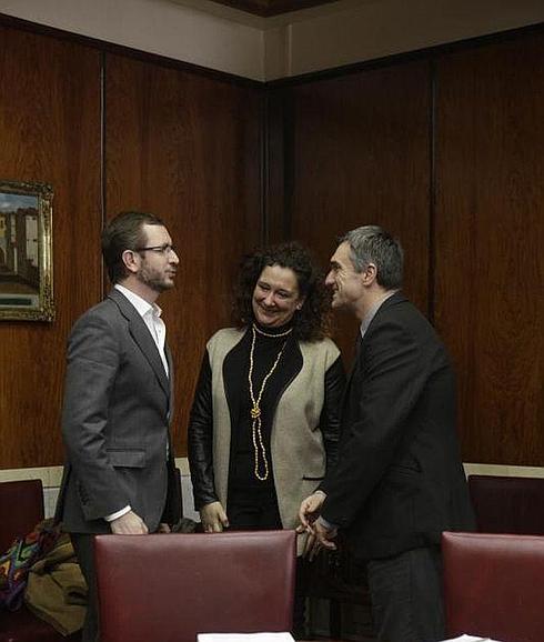 Javier Maroto recibe a Jonan Fernández en el Ayuntamiento de Vitoria. 