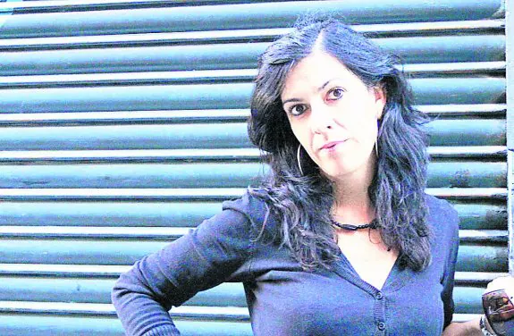 La escritora Juana Cortés Amunárriz, ganadora del Premio Tiflos de Novela con 'Las sombras'. 