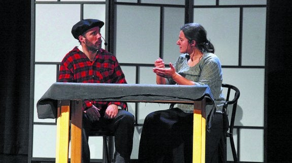 'Bertsolaritzaren sekretuak' egitasmoaren eszenetako bat Biteri kultur etxean. :: juanfer