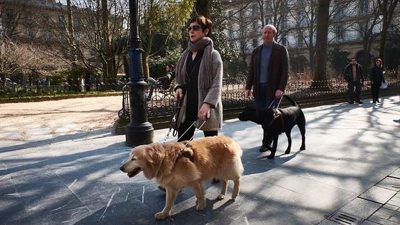 Ana Mujika y su perra Duchess