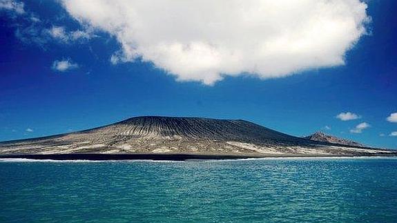 Un volcán submarino forma una nueva isla en Tonga