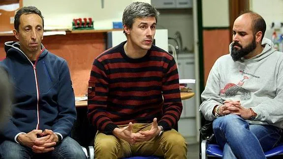 En el centro de la imagen, Juantxo Iturria, en la presentación de la candidatura de Podemos Gipuzkoa para las forales. 