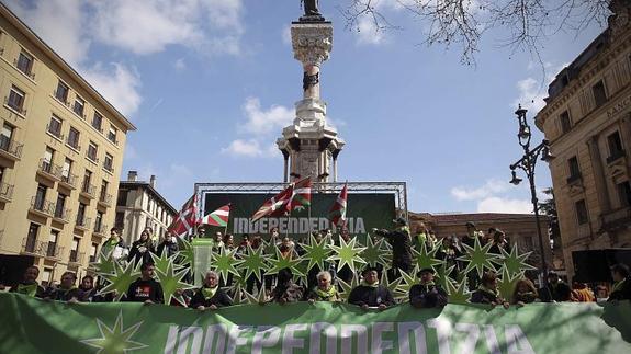 EH Bildu cree que «en el siglo XXI la independencia es la única alternativa»
