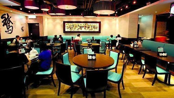 El Hung's Delicacies, en el Aeropuerto Internacional de Hong Kong, China. 